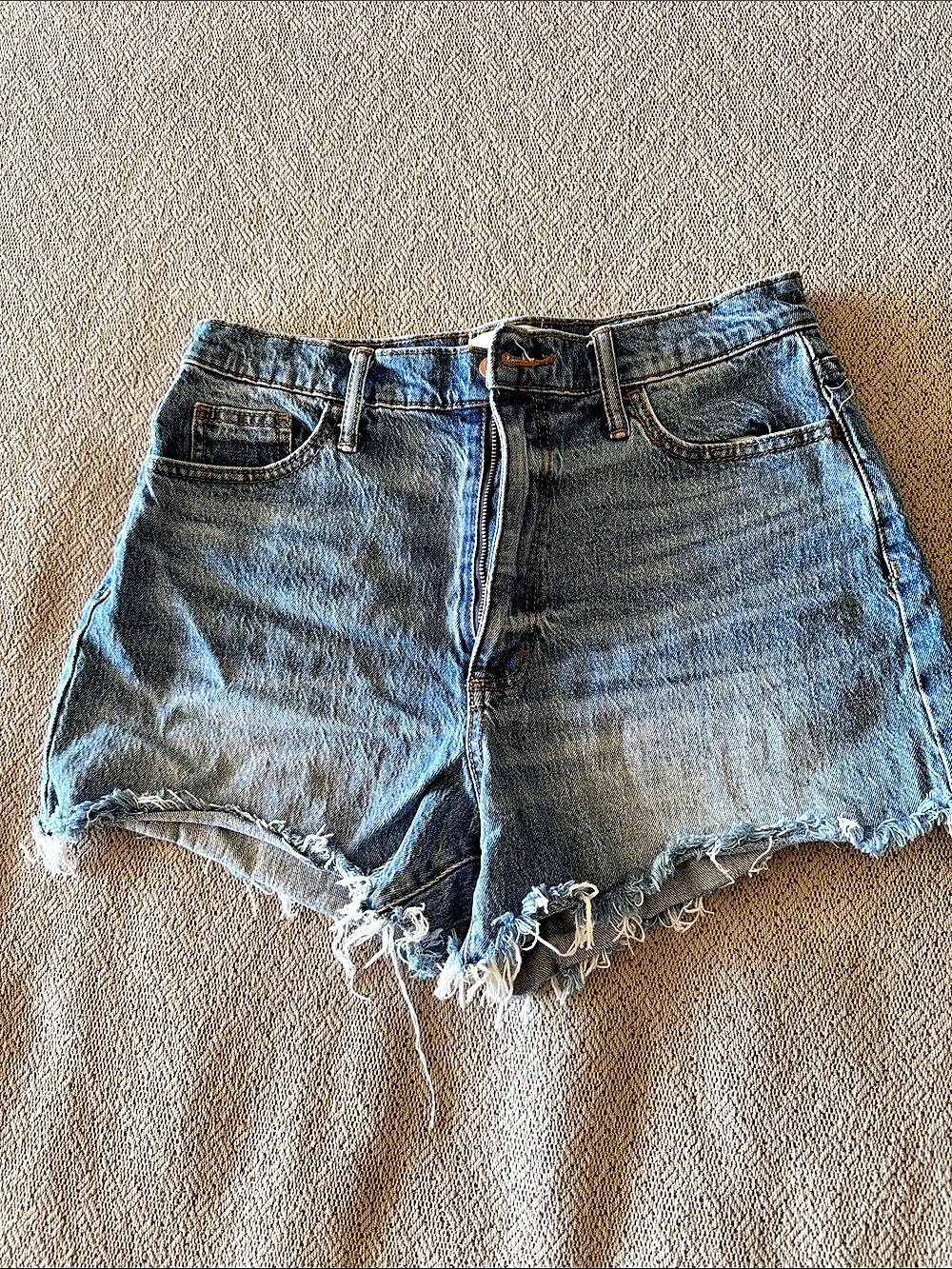 Universal Thread Denim Shorts in Blue Size 8